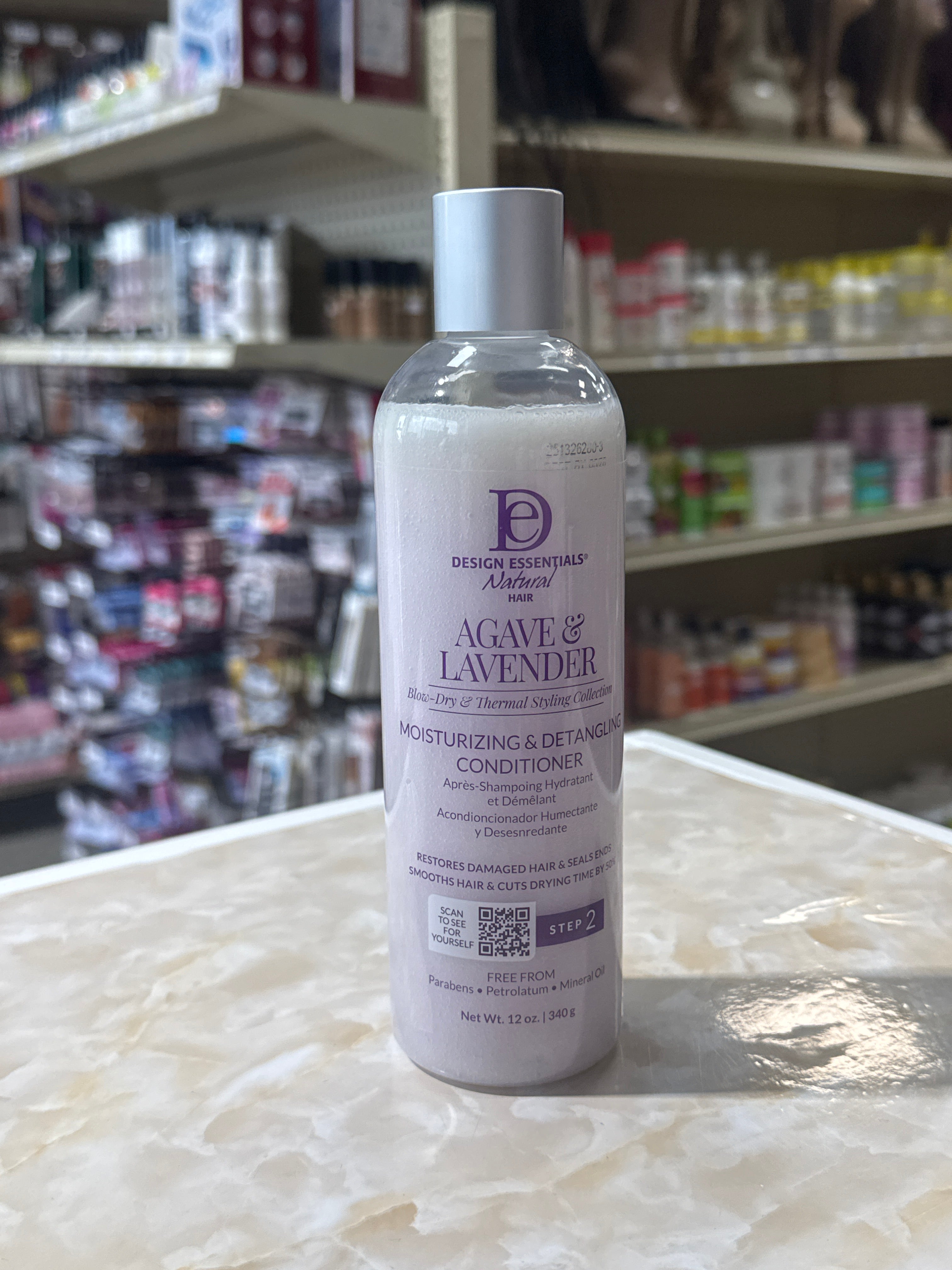 DESIGN ESSENTIAL MOISTURIZING AND DETANGLING CONDITIONER