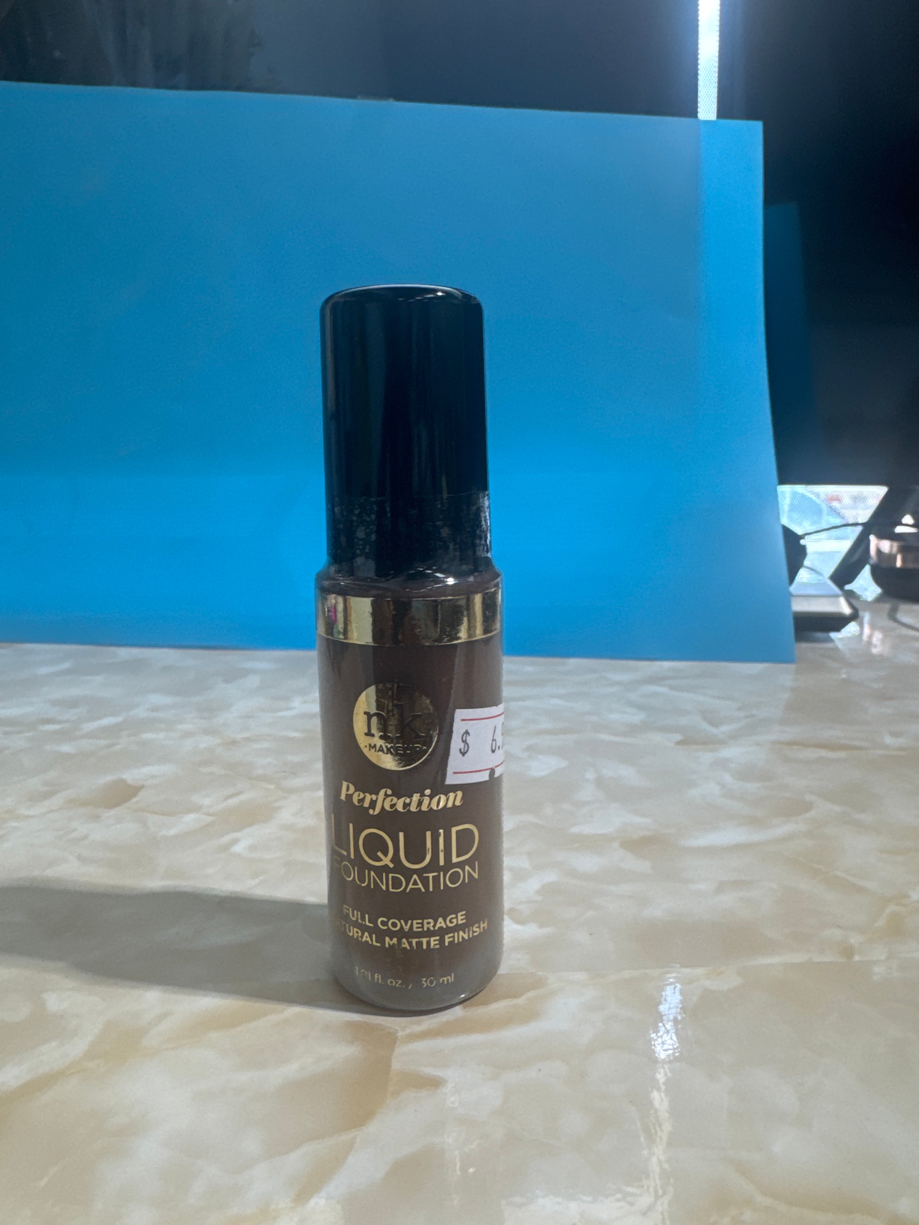 MAKE UP FOUNDATIONS AND POWDER